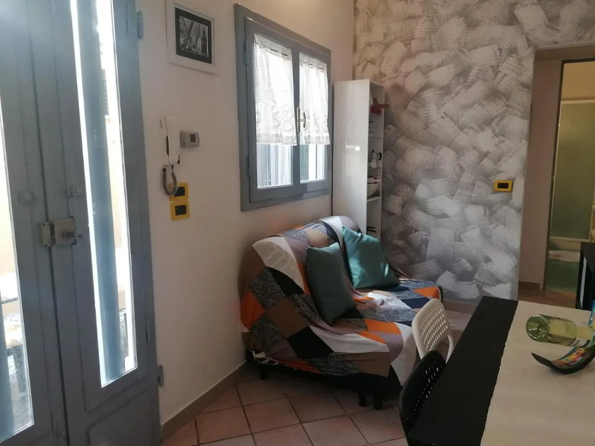 La Casina Giramondo Di Ele Viareggio Italy