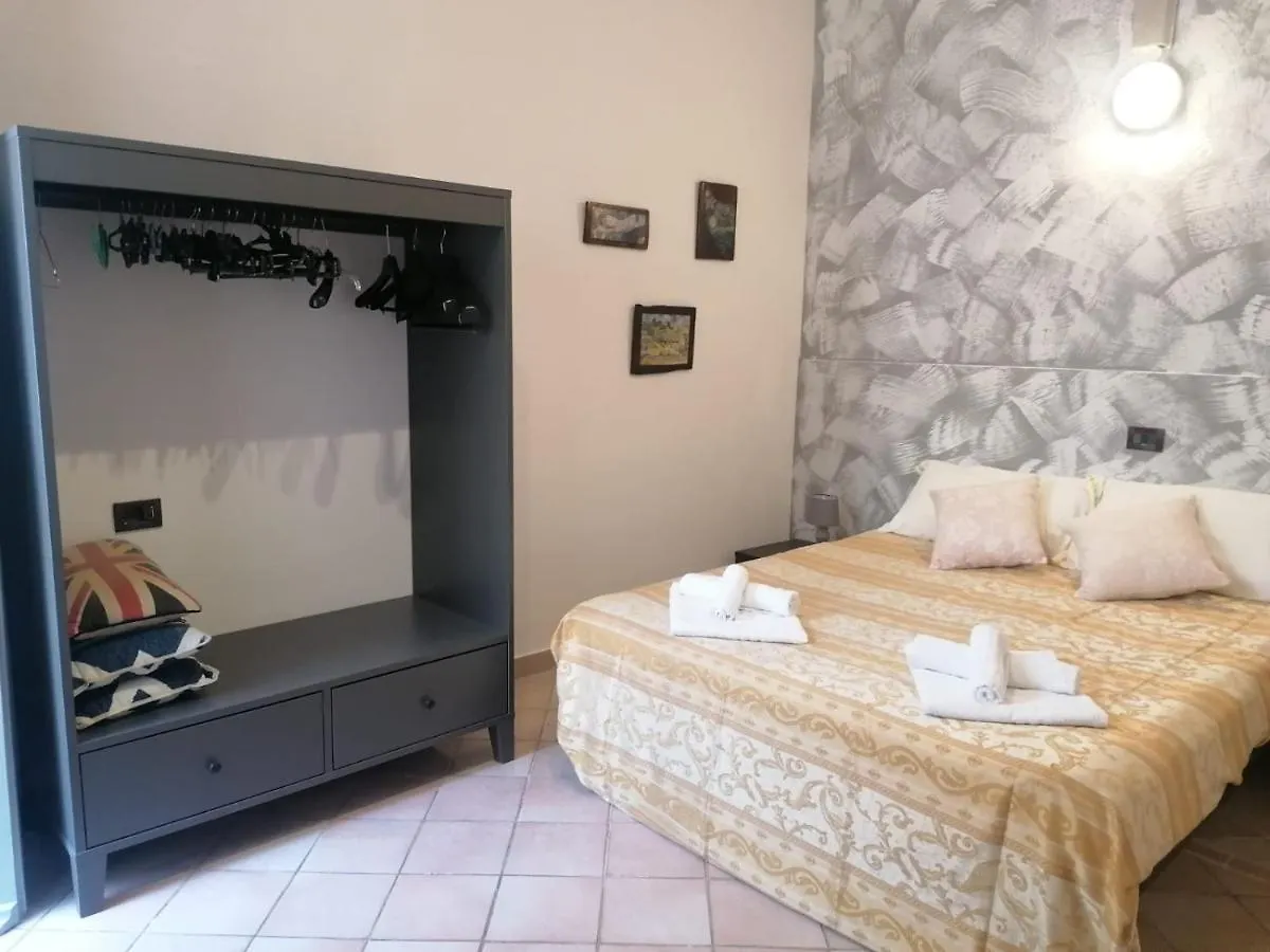 La Casina Giramondo Di Ele Viareggio Italy