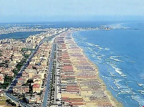 La Casina Giramondo Di Ele Viareggio Holiday home