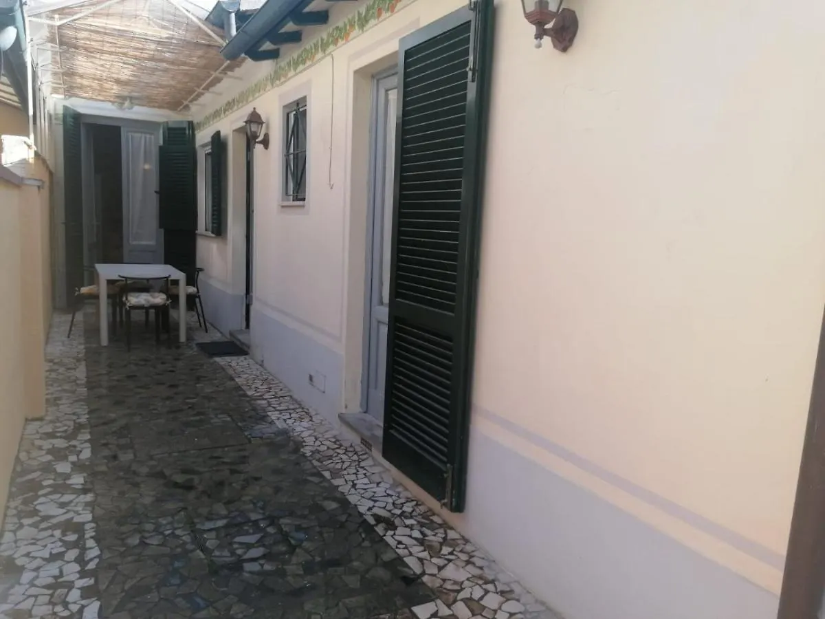 La Casina Giramondo Di Ele Viareggio 0*,  Italy
