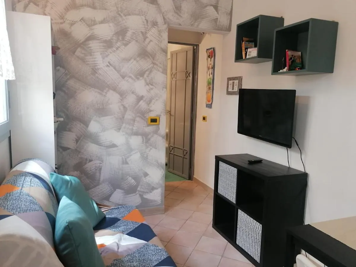 La Casina Giramondo Di Ele Viareggio 0*,